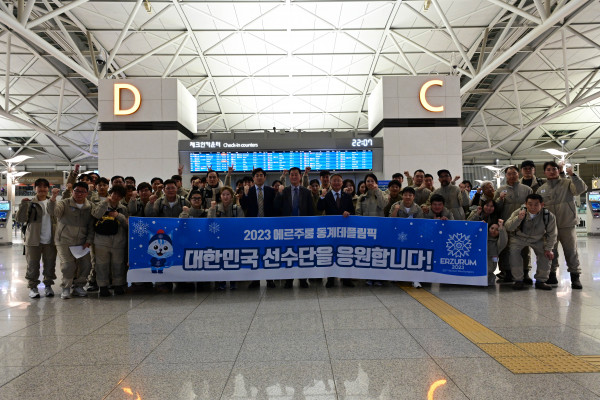 20240227_인천국제공항 제1터미널 3층_출영식_선수단 단체 기념촬영 (1).jpg