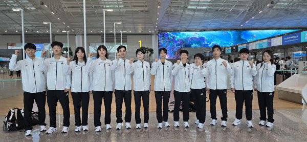 11.29 배드민턴팀 출국 (1).jpg