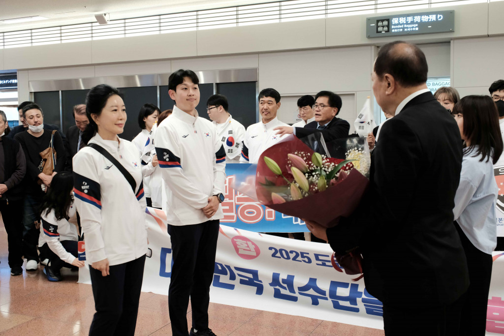 본부 입국 민단 환영식1.JPG