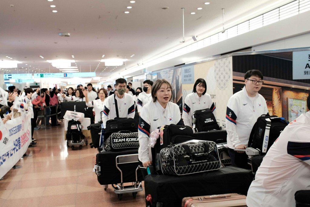 본부 입국 민단 환영2.JPG
