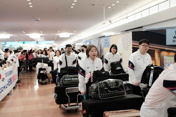본부 입국 민단 환영2.JPG