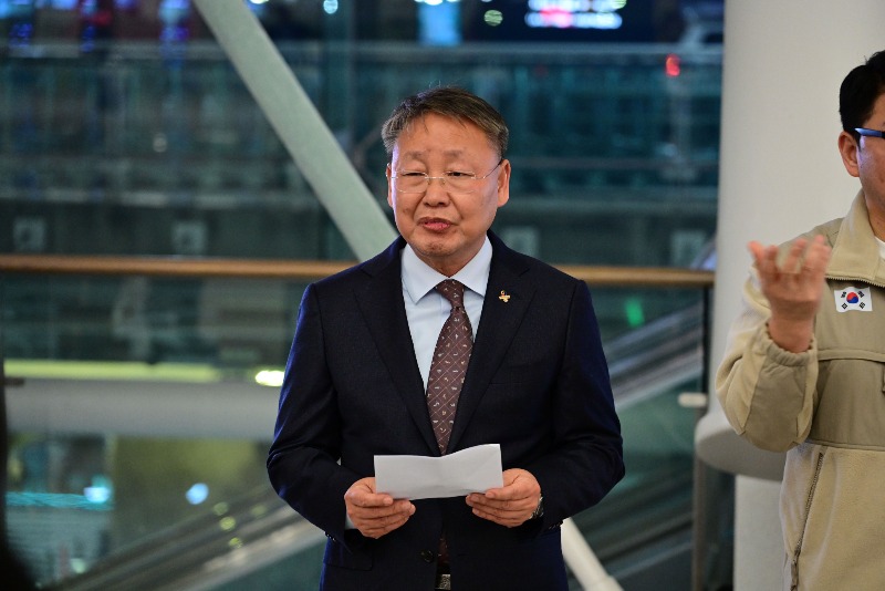 20240227_인천국제공항 제1터미널 3층_출영식_격려사 (양충연 사무총장) (2).jpg