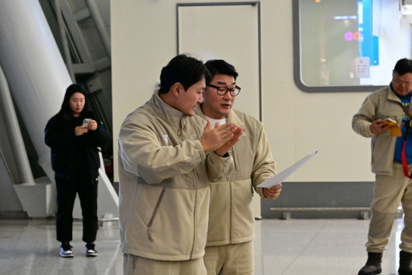 20240227_인천국제공항 제1터미널 3층_출영식_(한국농아인스포츠연맹 정봉규 국장,  김수연 이사).jpg