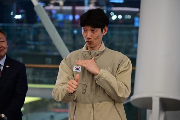 20240227_인천국제공항 제1터미널 3층_출영식_각오 (이종수 스노우보드 선수).jpg