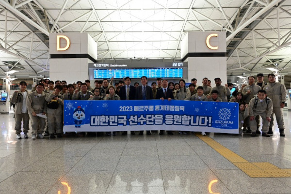 20240227_인천국제공항 제1터미널 3층_출영식_선수단 단체 기념촬영 (2).jpg